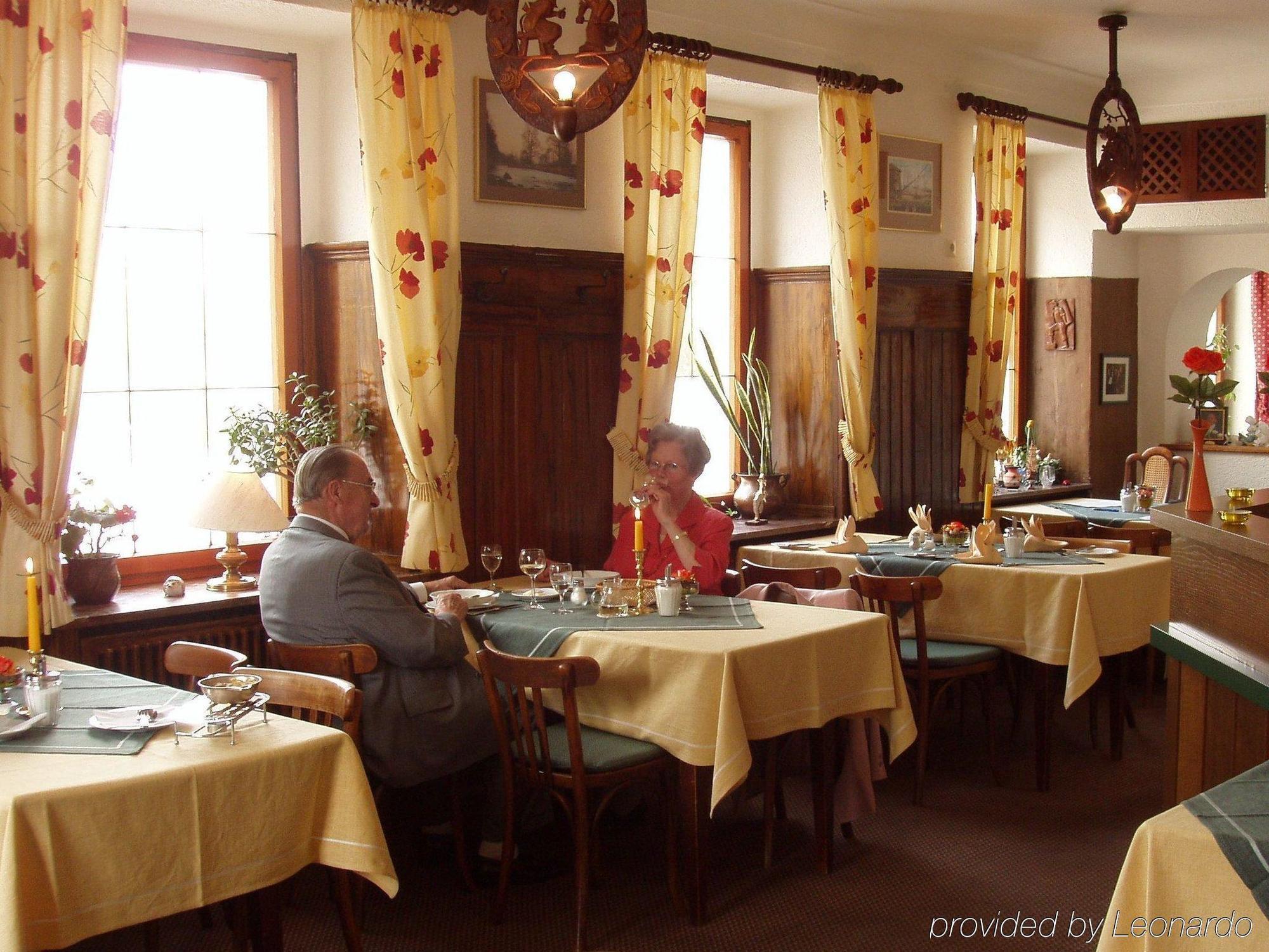 Flair Hotel Gruener Baum Донауешинген Ресторан фото